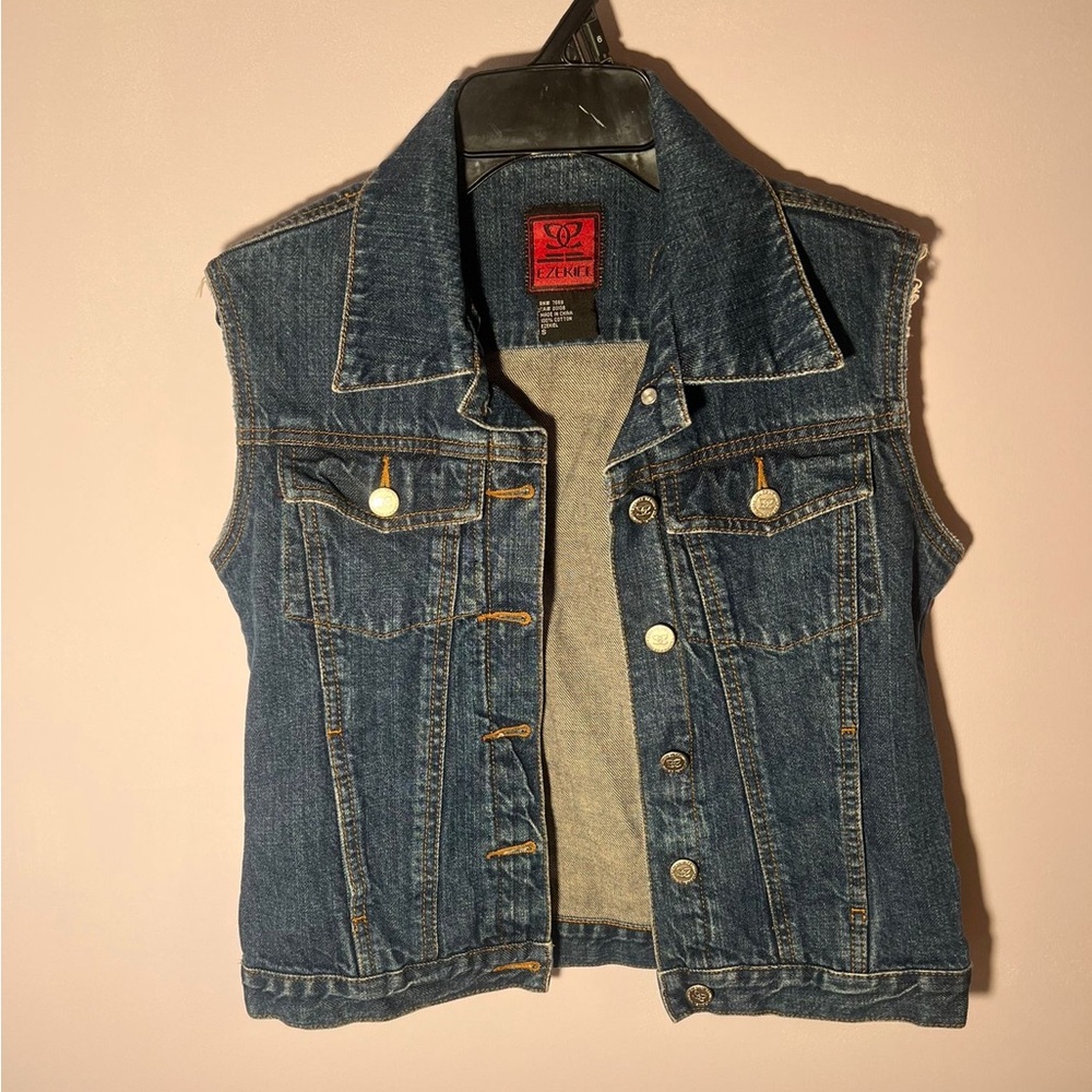 Sleeveless denim jean jacket